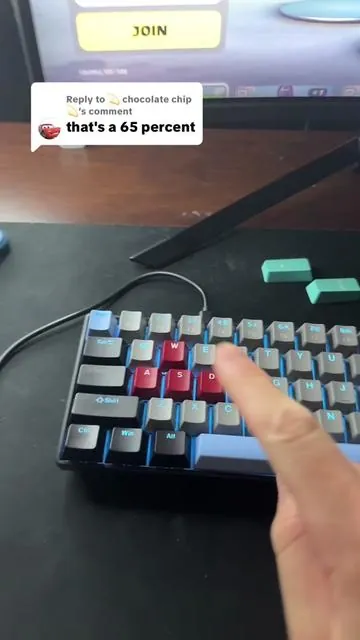 Replying to @💫 chocolate chip💫 does anyone else use a 65% gaming keyboard 😳⁉️