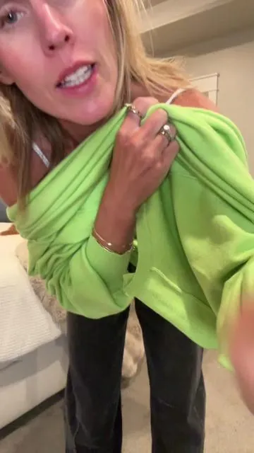 So soft, give me anything Henley and I'm in love. So cute! #henley #summerootd 