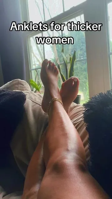 Ladies make sure to grab an anklet set for a little razzle dazzle #anklets #tiktokshop #affiliatemarketing 