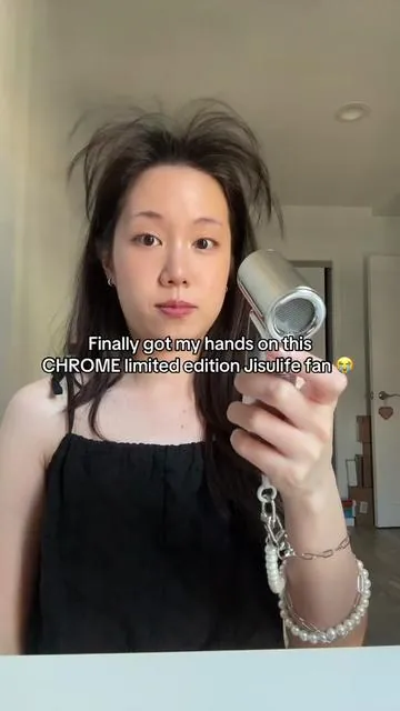Had to buy it for summer NYC subways 🥵 @JisuLife-America #handfan #chrome #pearlaccessories #summeressentials #fashion 