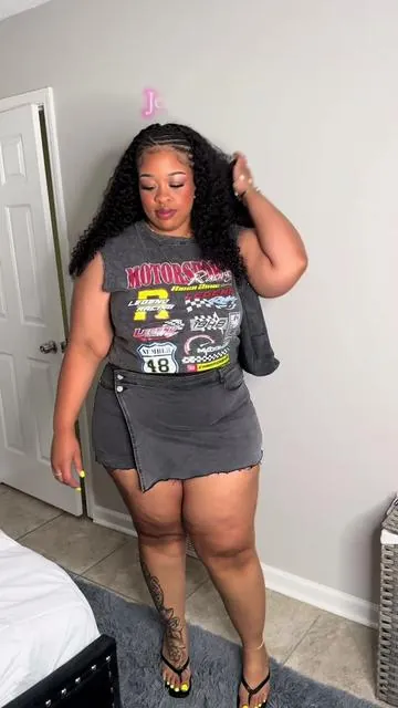 I honestly didn’t thing these Jean shorts would fit but there are so soft and comfy I love them🥳😍😍😍#jeanshorts #shorts#plussize #plussizefashion #outfitinspo 