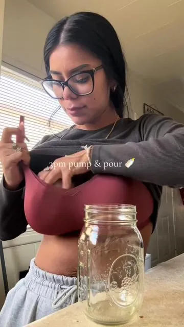 @MomMed_Official #exclusivelypumping #oversupplymom #mommed #mommeds21 #mommedbreastpump #wearablepumps #pumpingmom #pumpingmama #pumpingmoms 