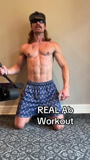 Get a REAL ab workout with an ab roller💪 #abs #coreworkout #gym #workout 