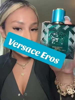 ✨💙 Versace Eros 💙✨ Top mint, green apple, lemon Middle tonka bean, geranium, ambroxan Base vanilla, cedarwood, vetiver, oakmoss 🧊 Fresh, sweet, and seductive. Eros is bold, minty, and smells like confidence in a bottle 💪🔥 Perfect for turning heads #versaceeros #versacecologne #colognetiktok #fragrancetok #versace #colognerecommendations #tiktokshopfinds #tiktokshopmademebuyit #dealsforyoudays #ttsbeautybesties #creatorpickssuncare #funinthesun #tiktokshopnewarrivals #deals4you #deals4youdays #freeshipping #SuperBrandDay#superbranddaydfyd 