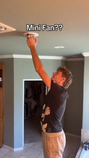 Actually the coolest fan ever even invented #socketfan #socketfanlight #minifan