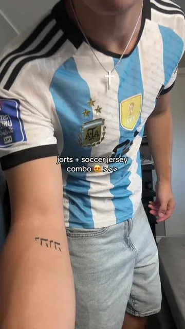 fits go crazyyy #jorts #shorts #baggyjorts #denimshorts #baggyshorts #jortszn #soccerjersey 