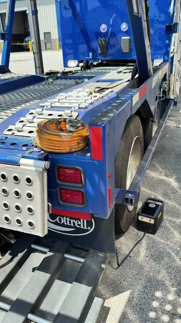 Pumping up a semi truck tire with a fanttik X9 ultra pump! #TireInflator #AirCompressor #Mechanic #Truck #Car #SemiTruck #Carhauler #TruckDriver #Trucking #AirPump #tireinflatorpump #TikTokShop #ViralProduct #Viral #AirHose #Airline @Fanttik 