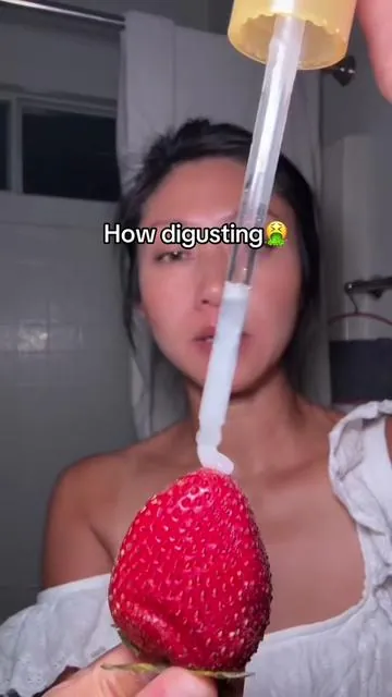 There’s a reason why this stuff ALWAYS sells out 😭 #tiktokshopbacktoschool #tiktokshopcreatorpick #exfoliation #exfoliate #deadskin #dryskin #serum #koreanskincare #skincaretiktok #glassskin #glassskinroutine 