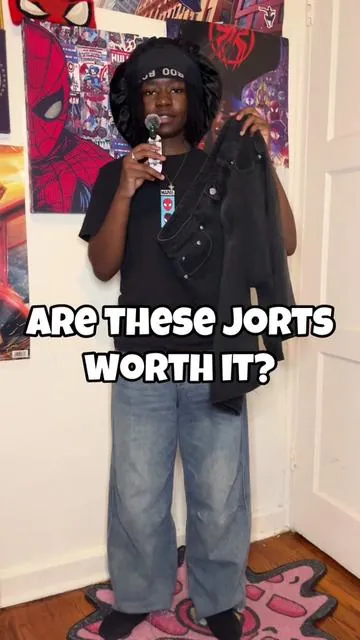 idk how these are so cheap #vverstyle #fashiontiktok #fashiontok #streetwear #streetstyle #fashionyap #fashiontalk #fashion101 #backtoschool #jorts #baggyjorts #tiktokshop #tiktokshopfinds #emmiol #review #clothingreview #newpickup 