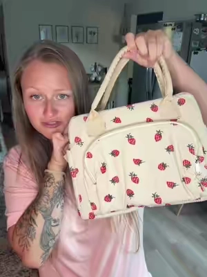 Who doesn’t love a cute lunch bag!?  #backtoschoolshopping #backtoschool #lunchbag #schoollunchbox #backtoschoolmusthaves 