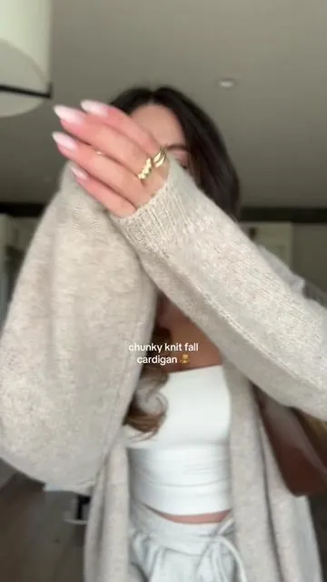 Will absolutely be living in this ☁️ #cardigan #fallfashion #oversized #sweaterweather 