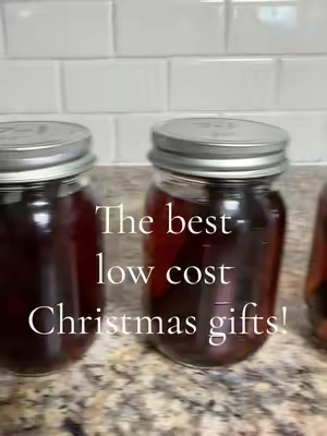 A thoughtful inexpensive Christmas gift for coworkers, teachers, neighbors. Or make a batch for yourself! It is so much cheaper than buying in store! #vanilla #homemadevanilla #christmasgiftidea 