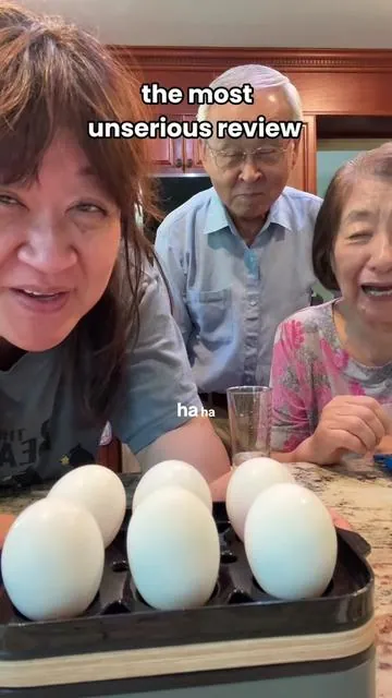 It's always a good time making soft boiled eggs with your Korean  parents! @evoloop-Home #evoloop #eggcooker #softboiledegg #boiledegg