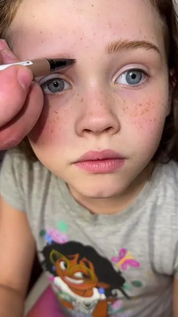 Gorgeous eyes and gorgeous brows!!! I love my daughter so much 🩷 #brows #browtutorial #imethod #browpen #viral #eyebrows #eyebrowtutorial #TiktokShopCreatorPicks #tiktokshop #fyp @IMETHOD BEAUTY 