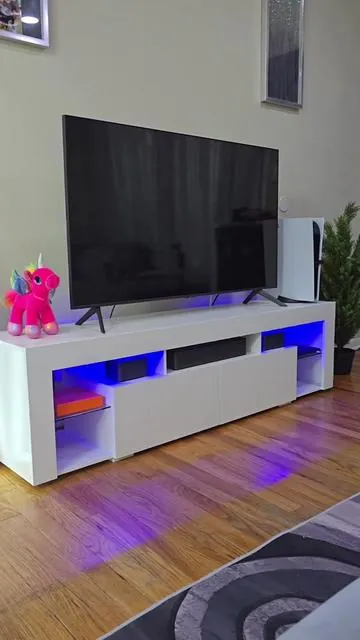Hermoso mueble para TV con luces LED a un precio económico #tvstand #wlivefurniture #homedecor #tiktokshopbacktoschool #tiktokshopping 