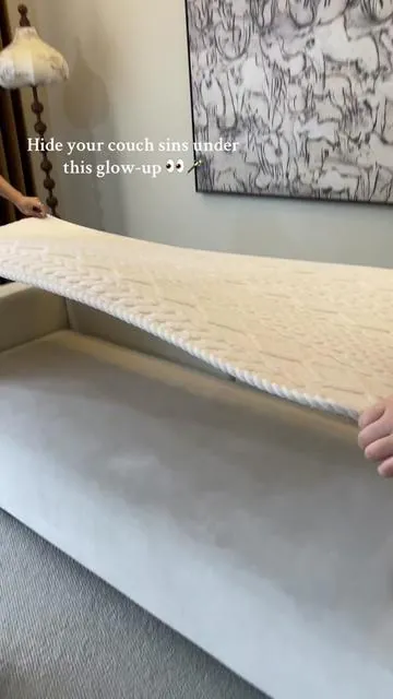 Pro tip from your homebody bestie: this quilted slipcover hides that mystery stain, repels pet fur like magic, and makes your $99 couch look like a five-star Airbnb. It’s the grown-up blanket fort—cozy, cute, and judgment-free 🧺💖 #cozyhomestyle #homeupgradehack #softsofavibes #spotlightfinds #fyp #yxq 