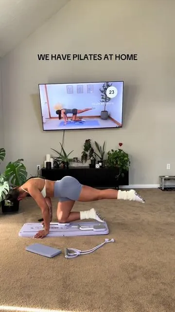 This Pilates board from @ZENROUS will FOREVER defeat me 😂 I highly recommend adding it to your routine.  #gymmotivation #pilatesworkout #pilateslovers #pilatesathomeworkout #pilatesathome #athomeworkout 