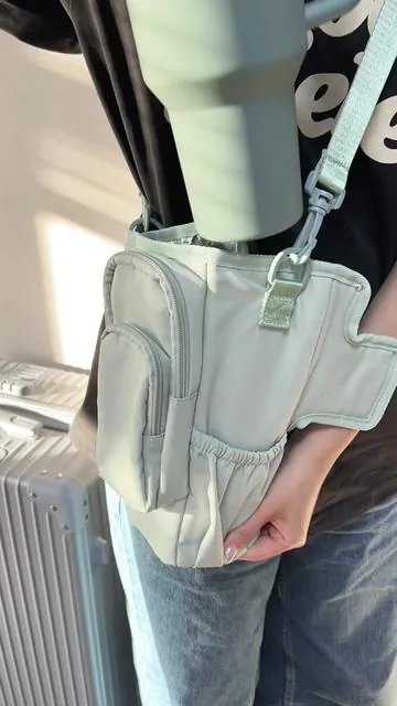 Definitely staying hydrated this summer!!#waterbottlebag #waterbottle #purse #crossbodaybags #fashion #tiktokshopbacktoschool 