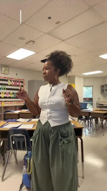 First #fitcheck from the classroom of the year! #fitcheck ##teacheroutfit #teacheroutfitcheck #teacheroutfitinspo #teacherootd 