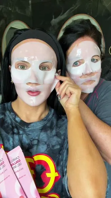 Whether you’re 27 or 66, it’s never too early or late to lift that neck, chin, and jawline! Luxury at home for less! And a great bonding activity with my mom ❤️🥹 #roundlab #chinmask #doublechinmask #vliftingmask #liftanytime #depuffingmask #puffiness 