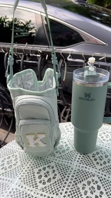 The perfect bag for the hydrated girlies 💦#waterbottlebag #waterbottle #purse #musthaves #crossbodybag #tiktokshopbacktoschool #giftideas 