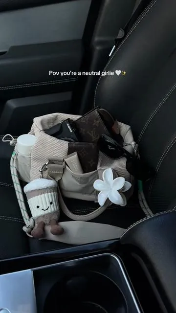 #bagsmart #minidufflebag #neutralgirlie #neutralaesthetic #sadbeige 