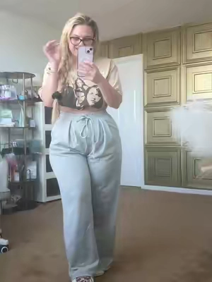 Another winner for the belly hang hiders #loungepants #sweatpants #tiktokshopcreatorpicks #apronbelly #fallfashion 