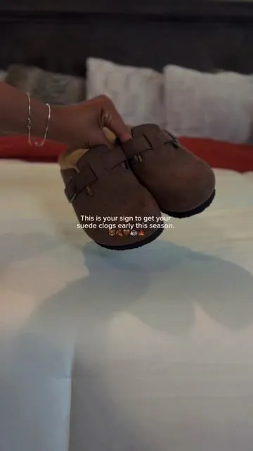 This is your sign to get your suede clogs early this season. 🍂🤎🍃 #tiktokshopcreatorpicks #browns #fallfashion #fallessentials #womensshoes #fallfavorites #fypage 