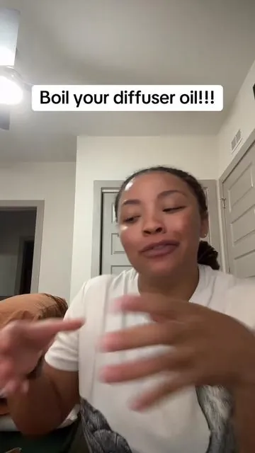 That boiling pot of oil DOES NOT MISS 🤌🏽 Hands down the best fragrance hack I’ve ever been taught.  . . . #randwco #diffuseroil #diffuser #homefragrance #homesmellsamazing #fragrance #cleantok #brazillianwaves #highlyscentedproducts  #perfume #highlyscented #luxuryscents #luxurycleaning #fy 