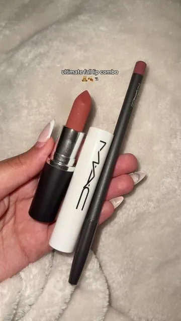 Mac warm teddy lipstick and mac whirl lip liners are perfect for the fall ✨😍 #mac #maccosmetics #maccosmeticslipstick #macwhirl #macwhirllipliner #macwarmteddy #warmteddymac #warmteddylipstick #fallmakeup #macwhirlliner #makeup #makeupinspo #fallmakeuplook #fallmakeuplook #fallmakeuptrend #lipcombo #lipcombos #falllipcombo #falllipstick 
