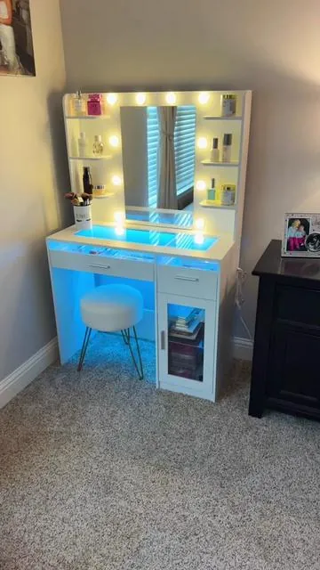 This vanity is just stunning!! Looks so neat and has the perfect lighting for doing my makeup! @HOMEWAY  #vanity #makeupvanity #vanitymakeup #vanitywithlights #lightupmirror #makeup #makeupstorage