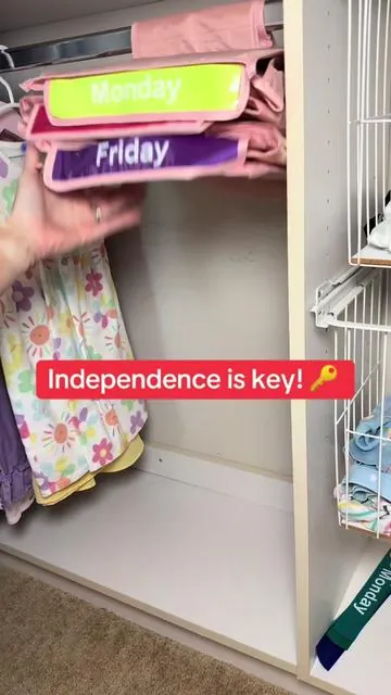 One less thing to do in the morning! @STSSR Home Product #tiktokshopmusthaves #tiktokshopcreatorpicks #tiktokshopbacktoschool #backtoachool #closetorganizer #hangingclothesorganizer #clothesorganizer #dailyclothesorganizer 