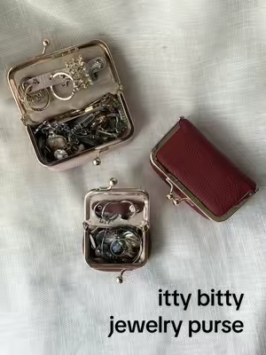 this slightly larger mini jewelry purse is PERFECT for longer trips!! Obsessed is an understatement 🤩  #jewelry #jewelrypurse #jewelrytiktok #jewelrybag #travel #bags #minithings #tinythings #tiktokshopcreatorpicks #dealsforyoudays #tiktokshopfinds #tiktokshopfashionfinds 