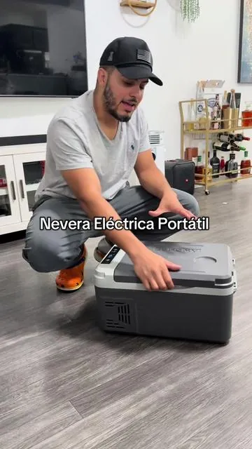 Portable Fridge, Nevera Portátil. #neveraportatil #portablefridge #portablerefrigerator #coolerelectrico #neverita #nevera #tiktokshopbacktoschool #parati #tiktokenespañol #tiktoklatino 