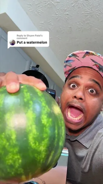 Replying to @Shyam Patel put a whole watermelon in the 6.5” 350W juicer from tuumiist. It even juiced the rind and it’s dishwasher safe. Also makes sorbet and nut milks. this is probably the best juicer I’ve ever reviewed on TikTok. Grab one when they go on sale❗️#watermelonjuice #watermelon #greenjuice #juicermachine #juicer 