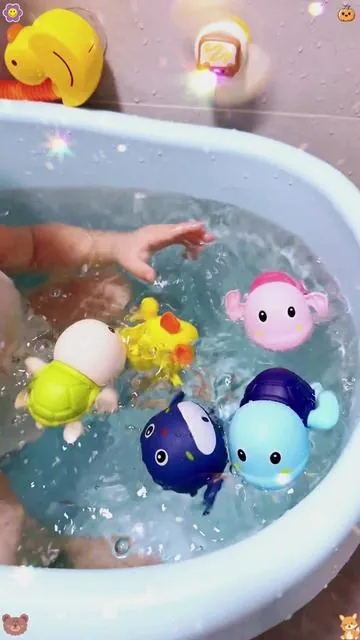 In summer, prepare a few more swimming bath toys for the baby to play with the baby so that he won't cry or make a fuss. He will be so happy that he can run without using electricity.#fentysuperbrandday #toy #summer #familytime 