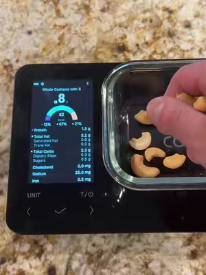 This smart food scale is a great way to track macros and calories #diet #Fitness #gym #weightloss #tiktokshopcreatorpicks 