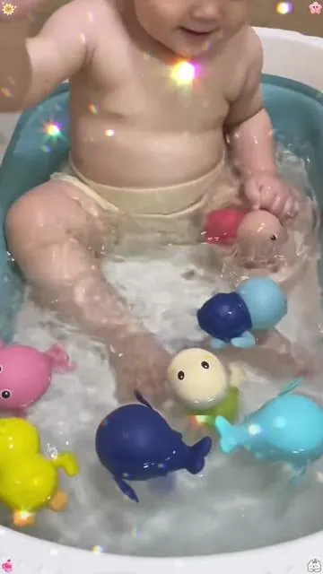 In summer, prepare a few more swimming bath toys for the baby to play with the baby so that he won't cry or make a fuss. He will be so happy that he can run without using electricity.#fentysuperbrandday #toy #summer #familytime 