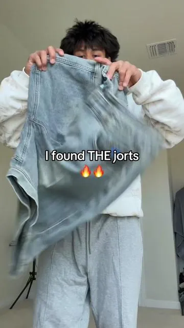 Best baggy reverse jorts 🔥🔥 #rawdenim #jorts #baggyjeans #summerfashion #fashiontiktok #mensfashion 