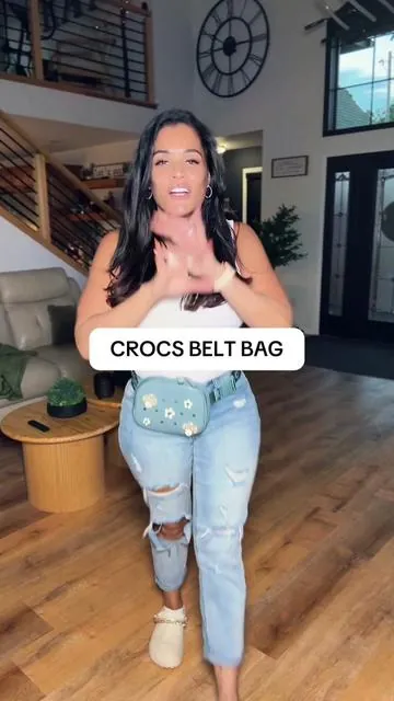 The Crocs Belt Bag is the newest bag in the Crocs bag collection.  This Crocs Waist Bag can be worn as a fanny pack or even as a Crocs Crossbody bumbag.  This Crocs Waist Bag is currently available in two colors #crocs #tiktokshopbacktoschool #tiktokshopcreatorpicks #crocssuperbrandday #superbrandday #fyp #backtoschool #mombag #crossbodybag @Crocs 