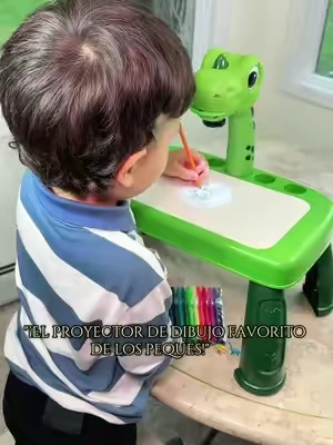 "¡El proyector de dibujo favorito de los peques!" 🎨🦕 #tiktokmademebuyit #kidstoys #creativekids #artprojectforkids #educationaltoys @montessoritoddler 
