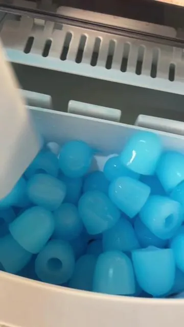 EUHOMY Bullet Ice - chunky but still chewable! 26 pounds of ice a day! @Euhomy Official  Check it out now! #EUHOMY #Bullet|ce #IceGoals #Chewablelce #countertopicemaker #gottfromtiktok #spotlightfinds #treasurefinds #giftguide #musthaves #euhomy #euhomyicemaker #icemaker #icemachine #nuggetice #pebbleice #sonicice #ice #viralvideo