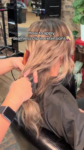 How to apply seamless clip in extensions 💇🏼‍♀️ #fullshinehair #fullshinehairextentions #tiktokhair #tiktokmademebuyit #humanhairextensions #seamlessclipins 