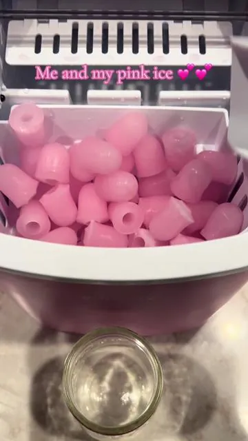 I love my ice maker <33 #pink #tiktokshop #foryou #backtoschool #icemaker 