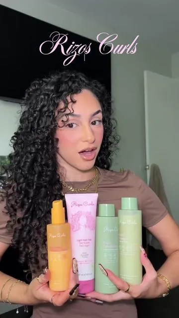 @Rizos Curls just never does me wrong 💕🥭➰ #rizos #rizosnaturales #rizoscurls  #curlyhairroutine  #washdayroutine 