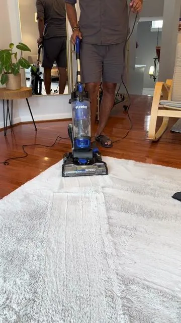 Potente, ligera y lista para dejar impecable cualquier superficie. Esta aspiradora Eureka PowerSpeed combina succión fuerte con diseño liviano, ideal tanto para alfombras como pisos duros. Su sistema de acción dual facilita una limpieza profunda sin esfuerzo, mientras su depósito extra grande ahorra tiempo y vaciados frecuentes #EurekaPowerSpeed #LimpiezaProfunda #AspiradoraEficiente #TikTokShop #PisosBrillantes #tiktokshopcreatorpicks #tiktokbacktoschool 