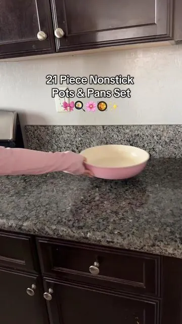 PFOA safe nonstick pots and pans in PINK 🌸✨ #potsandpans #kitchen #pinkpotsandpans #pink #pinkkitchen #cookingpans #cookingpot #cooking #girly #cocina #kitchenware #kitchenmusthaves #pinkthings #nonstickpans #nonstickcookware 