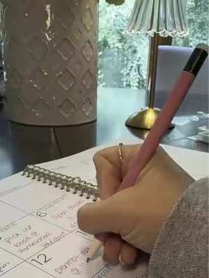 Beautiful gel pens that erase as well as a pencil. Yes, please!✍️@grabieofficial #grabie #pens #erasablepen #gelpens #schoolsupplies #backtoschool #plannertok #planners #notetaking #writing #penlover #stationery #officesupplies #tiktokshopcreatorpicks #TikTokshopbacktoschool #tiktokshoplabordaysale 