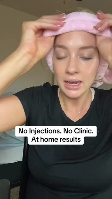No Botox. No appointments. Just clinical results from home with microneedling. This is part of how I’m aging naturally in my 30s—and why people keep asking if I’ve had work done 👀 Microneedling has been shown to boost collagen by up to 400% when done consistently [1]. Perfect for millennial moms who want results without toxins, needles, or downtime. #MicroneedlingAtHome #AntiAgingMicroneedling #CollagenSupport #NoBotoxRoutine #MillennialMoms #postpartumskin 