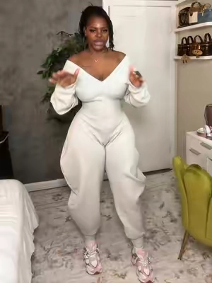 One-piece. All comfort. Maximum style. ✨ The AKIRA Comfy Cozy Sweatshirt Jumpsuit is your go-to for effortless vibes — whether you’re lounging, brunching, or running errands in style. 🖤 #CozyButChic #AKIRAStyle #ComfyChic #CozyVibes #LoungewearLooks #JumpsuitStyle #OnePieceWonder #StreetStyleInspo #CasualChic #OffDutyLook #EverydayStyle #LoungewearFashion #CozyAndCute #WardrobeStaple #EasyOutfits #EffortlessStyle